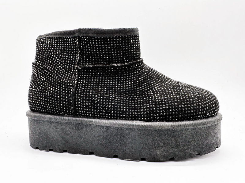 Atraente, deslumbrante e elegante bota de neve feminina