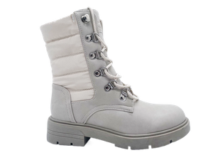 Bota de menina alegre, jovem, aconchegante e cativante